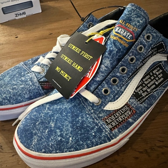 #38❤️/41❤️ BNWT Vans X Cobra Kai Old Skool ShoeS - Picture 6 of 13